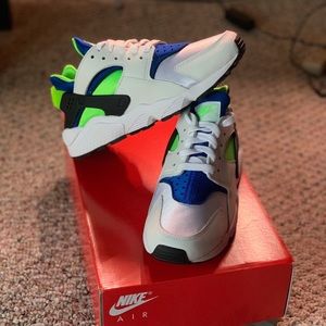 BRAND NEW Nike Huarache “Scream Green”